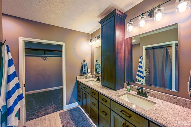 4119 E Oak Ridge Estates, Haubstadt, IN 47639