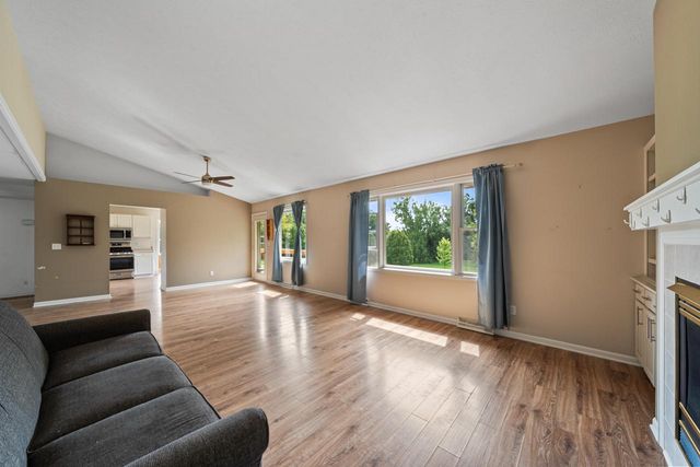 320 Arbor Ridge DRIVE, Delavan, WI 53115
