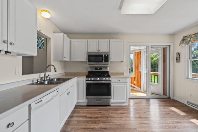 320 Arbor Ridge DRIVE, Delavan, WI 53115