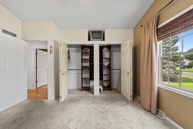 320 Arbor Ridge DRIVE, Delavan, WI 53115