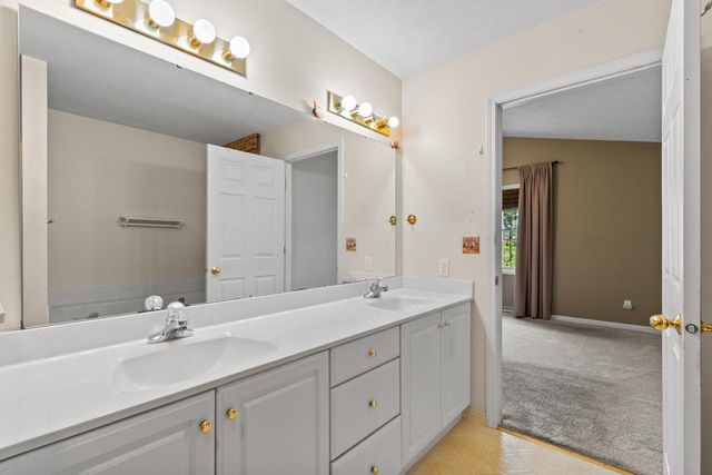 320 Arbor Ridge DRIVE, Delavan, WI 53115