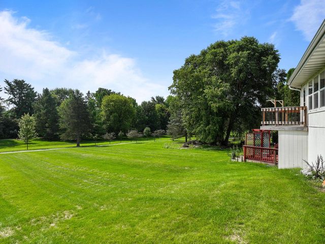 320 Arbor Ridge DRIVE, Delavan, WI 53115