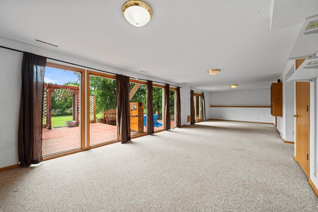 320 Arbor Ridge DRIVE, Delavan, WI 53115