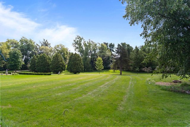 320 Arbor Ridge DRIVE, Delavan, WI 53115