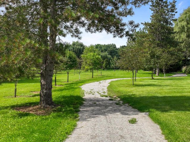 320 Arbor Ridge DRIVE, Delavan, WI 53115