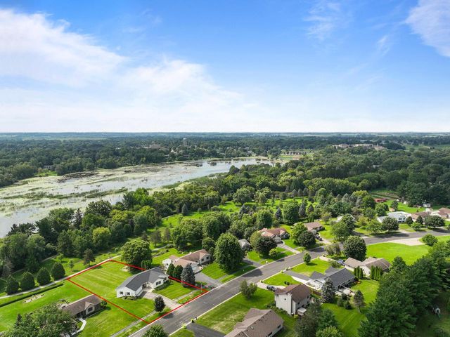 320 Arbor Ridge DRIVE, Delavan, WI 53115