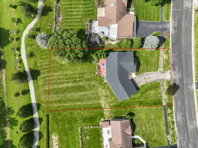320 Arbor Ridge DRIVE, Delavan, WI 53115