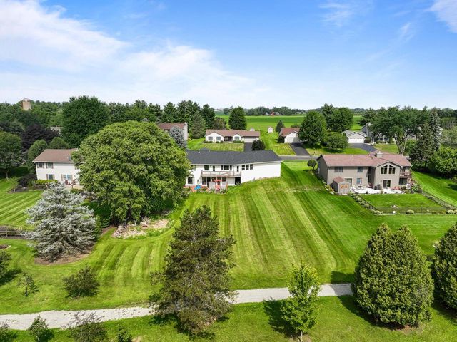 320 Arbor Ridge DRIVE, Delavan, WI 53115