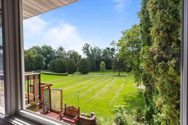 320 Arbor Ridge DRIVE, Delavan, WI 53115