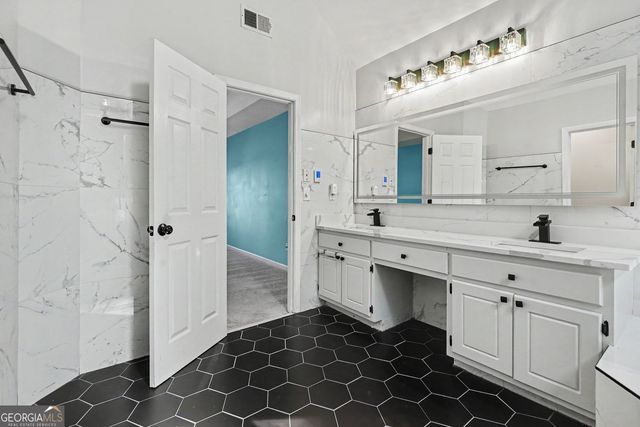 2155 Blackhawk Trail, Lawrenceville, GA 30043