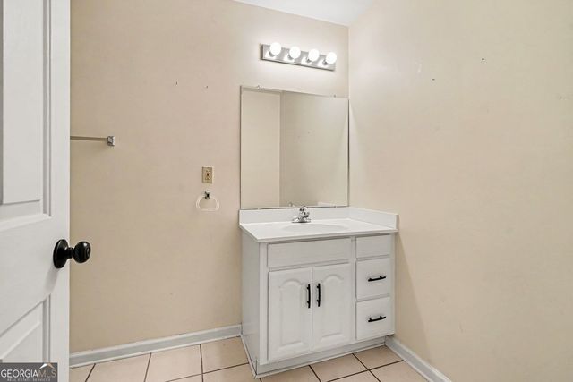 2155 Blackhawk Trail, Lawrenceville, GA 30043