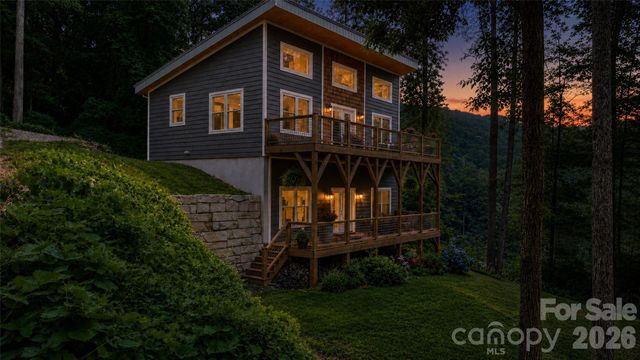 19 Sassafras Valley Road, Swannanoa, NC 28778