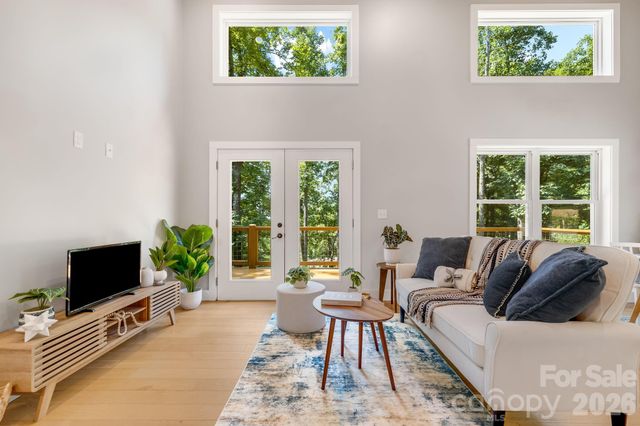 19 Sassafras Valley Road, Swannanoa, NC 28778