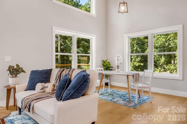 19 Sassafras Valley Road, Swannanoa, NC 28778