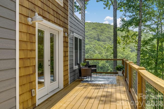 19 Sassafras Valley Road, Swannanoa, NC 28778