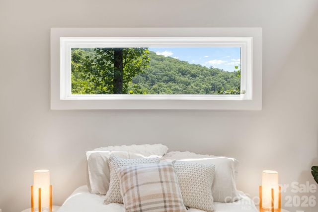 19 Sassafras Valley Road, Swannanoa, NC 28778