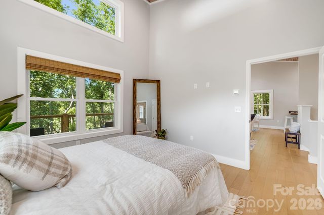 19 Sassafras Valley Road, Swannanoa, NC 28778