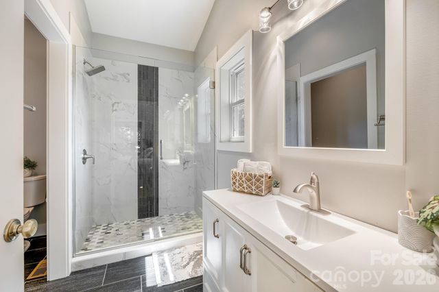 19 Sassafras Valley Road, Swannanoa, NC 28778