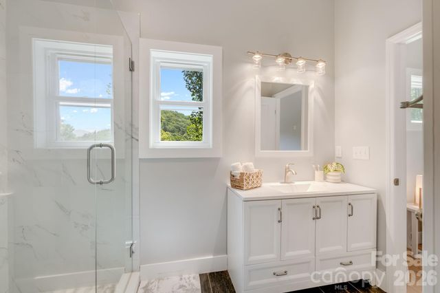 19 Sassafras Valley Road, Swannanoa, NC 28778