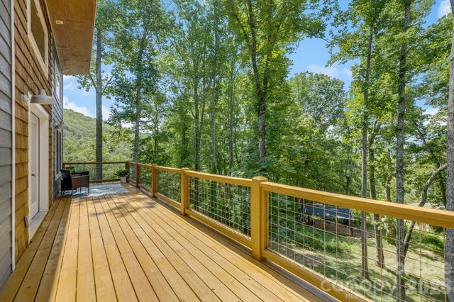 19 Sassafras Valley Road, Swannanoa, NC 28778