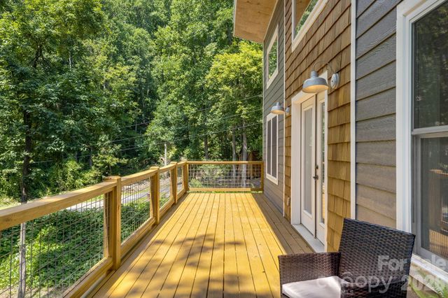 19 Sassafras Valley Road, Swannanoa, NC 28778