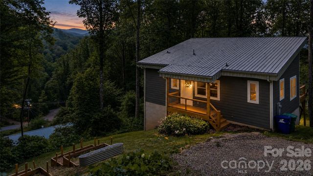 19 Sassafras Valley Road, Swannanoa, NC 28778