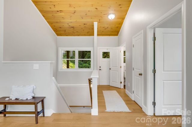 19 Sassafras Valley Road, Swannanoa, NC 28778