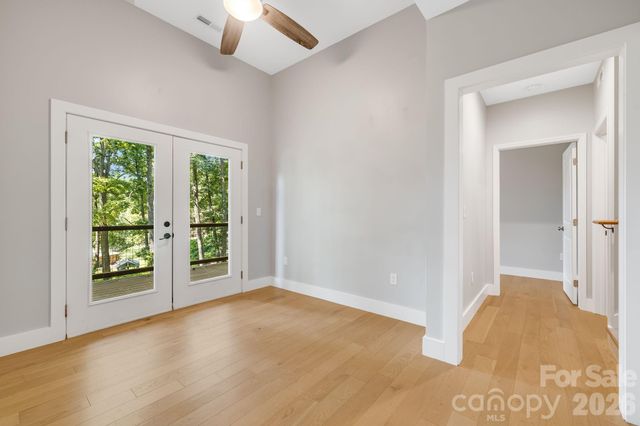19 Sassafras Valley Road, Swannanoa, NC 28778