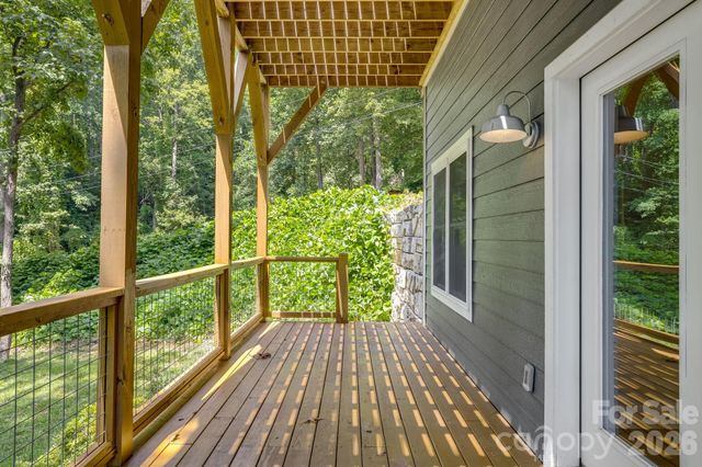 19 Sassafras Valley Road, Swannanoa, NC 28778