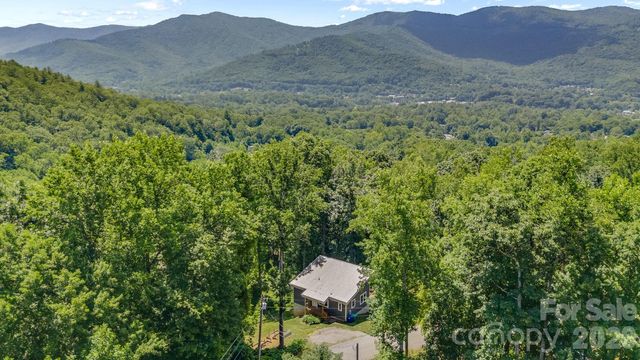 19 Sassafras Valley Road, Swannanoa, NC 28778
