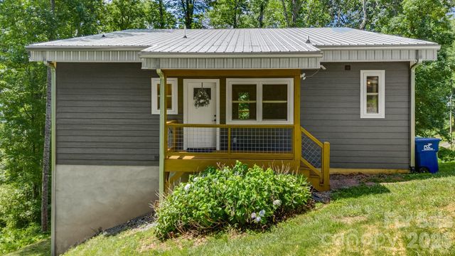 19 Sassafras Valley Road, Swannanoa, NC 28778