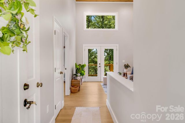 19 Sassafras Valley Road, Swannanoa, NC 28778