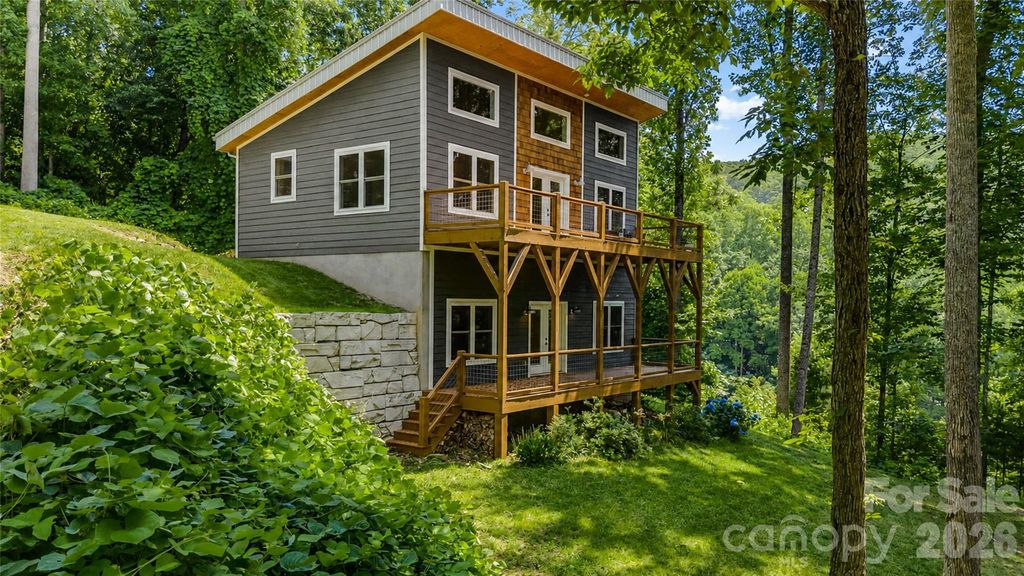 19 Sassafras Valley Road, Swannanoa, NC 28778