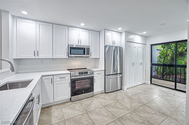 1798 Kings Lake BLVD 104, Naples, FL 34112