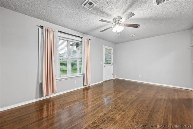 519 N Forest Street, Jenks, OK 74037