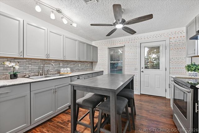 519 N Forest Street, Jenks, OK 74037