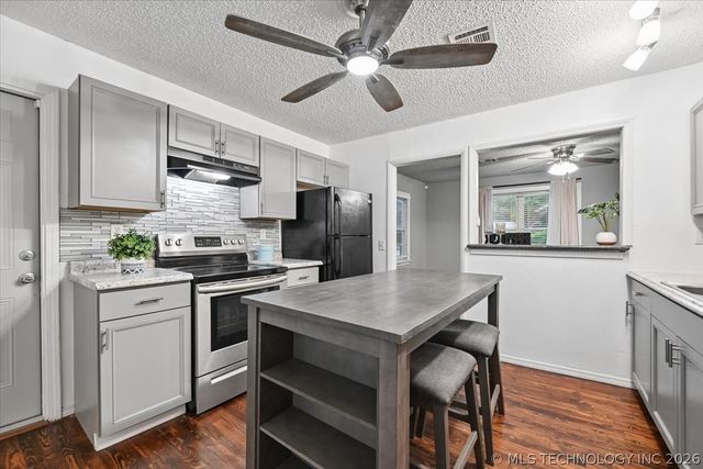 519 N Forest Street, Jenks, OK 74037