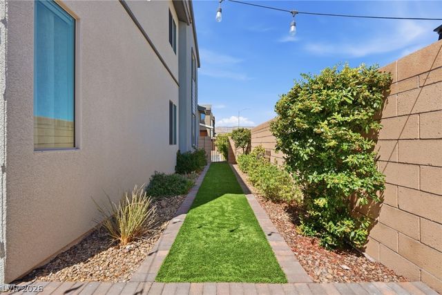 9254 Desert Pearl Avenue, Las Vegas, NV 89148