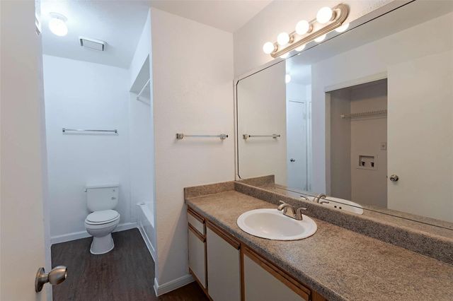 2430 Cromwell CIR 0412, Austin, TX 78741