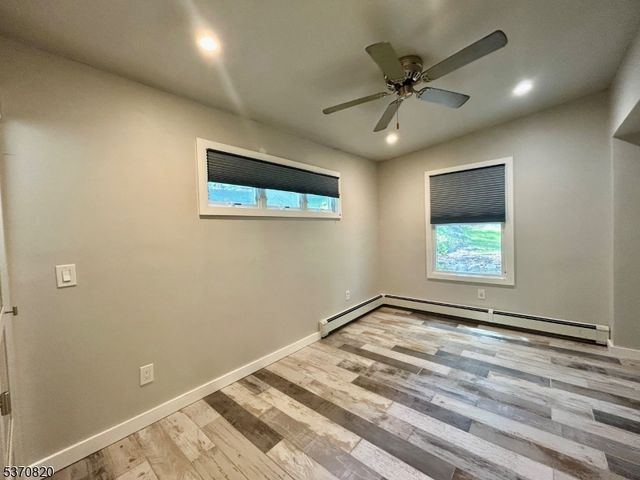 37 Highland Rd, Bloomingdale Boro, NJ 07403