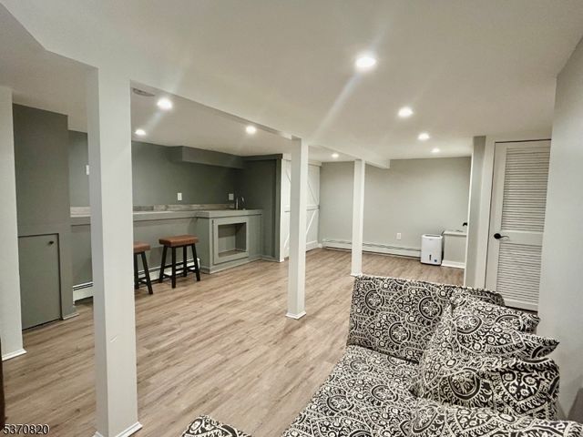 37 Highland Rd, Bloomingdale Boro, NJ 07403