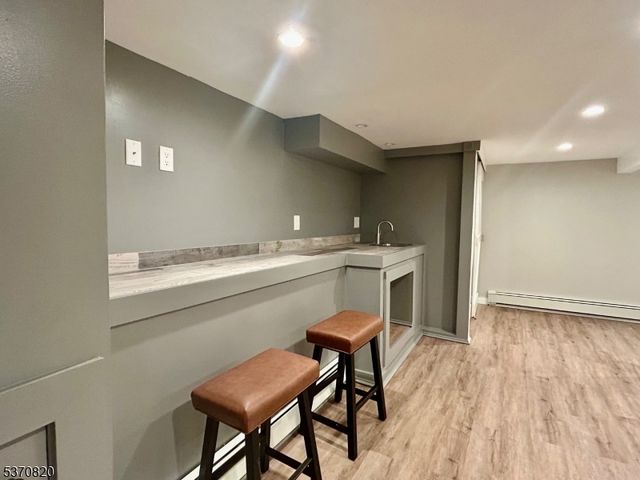 37 Highland Rd, Bloomingdale Boro, NJ 07403