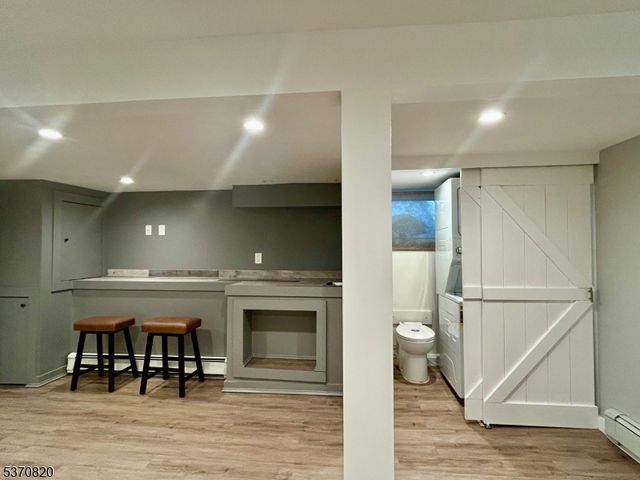 37 Highland Rd, Bloomingdale Boro, NJ 07403