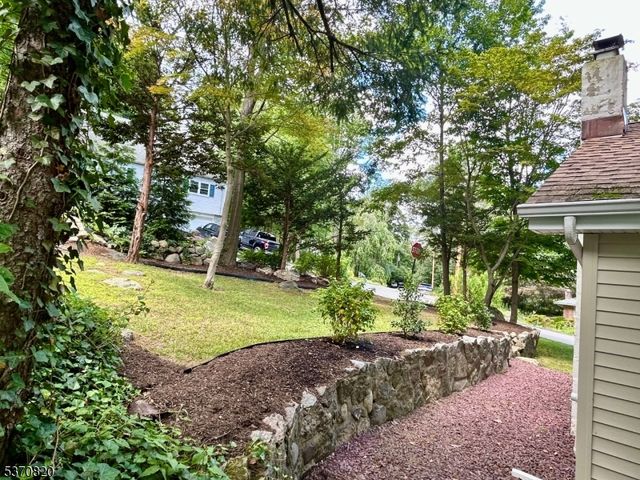 37 Highland Rd, Bloomingdale Boro, NJ 07403