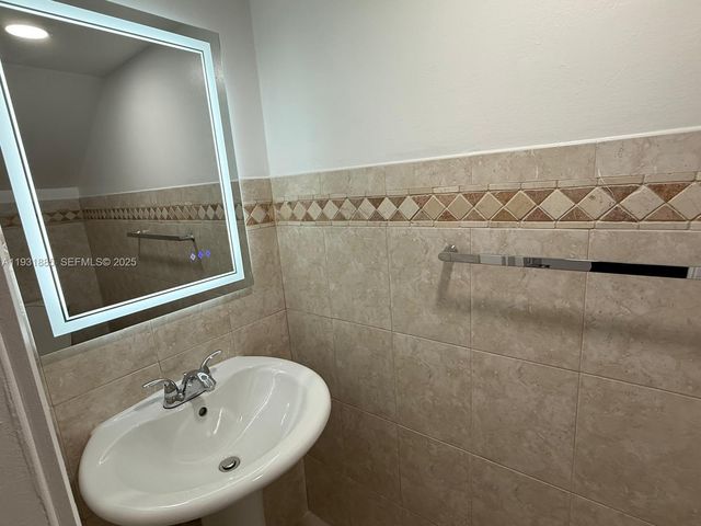 7835 W 30th Ct G-210, Hialeah, FL 33018