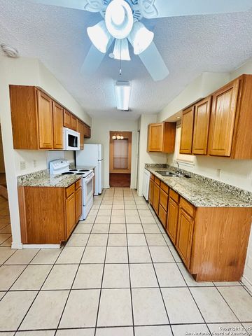 14810 Ridge Hill Dr., San Antonio, TX 78233