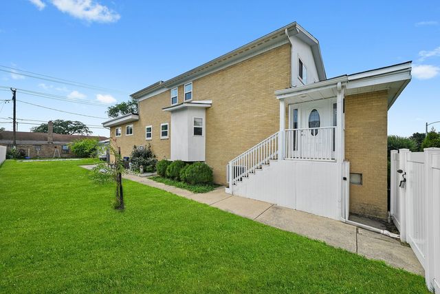 4322 Amelia Avenue, Lyons, IL 60534