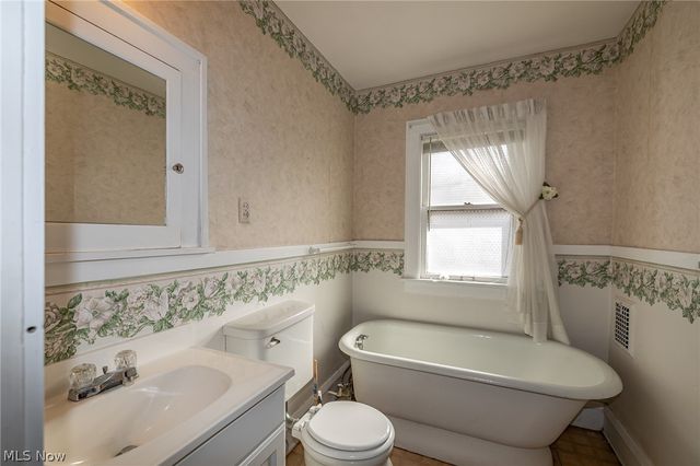 8028 Dresden Avenue, Parma, OH 44129