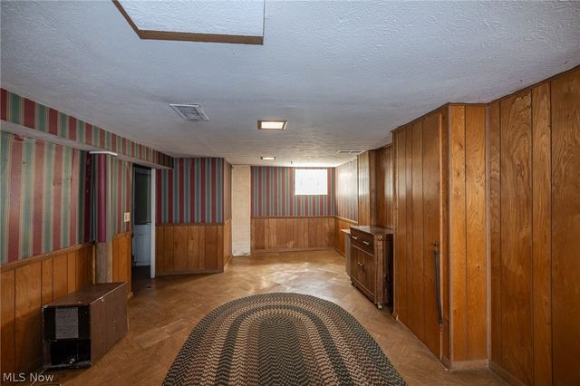 8028 Dresden Avenue, Parma, OH 44129