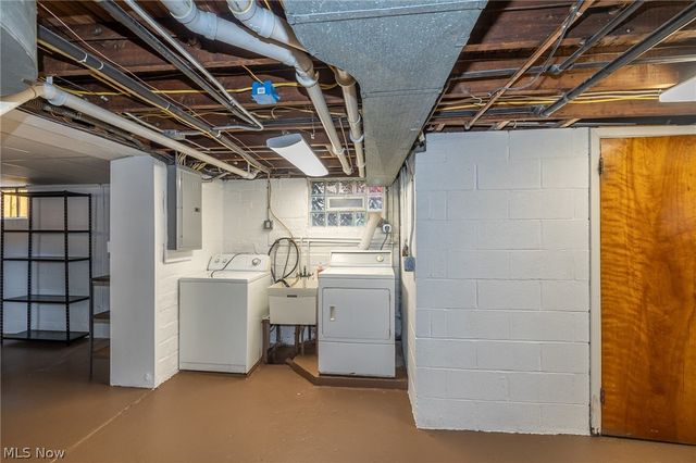8028 Dresden Avenue, Parma, OH 44129